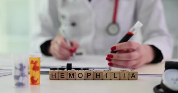 Tekst Hemofilii Lekarz Przepisać Leczenie Receptę Pigułki Rzadko Dziedziczna Choroba — Wideo stockowe