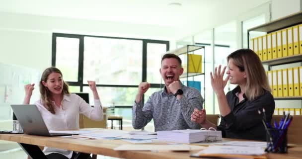 Pessoas Negócios Estão Felizes Demonstrar Trabalho Equipe Alta Cinco Escritório — Vídeo de Stock