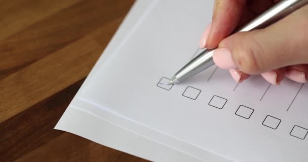 Kalem Tamamlayıcı Yapılacaklar Listesi Olan Kutucukları Işaretler Notlar Kontrol Ediliyor — Stok video