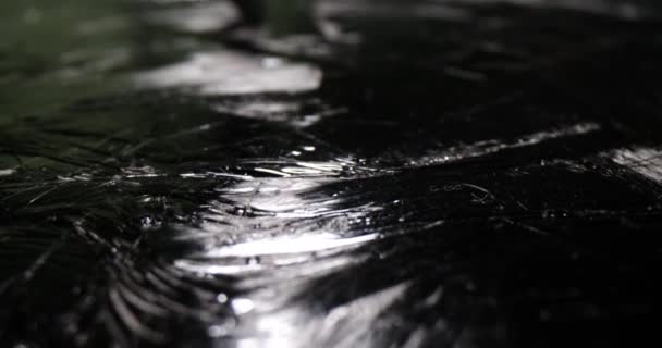 炭素繊維のテクスチャパターンの背景シームレスループ 黒炭素板 — ストック動画