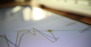 Bilgisayar ekranında iş ve finans konsepti ve grafik grafiği. Borsa istatistikleri
