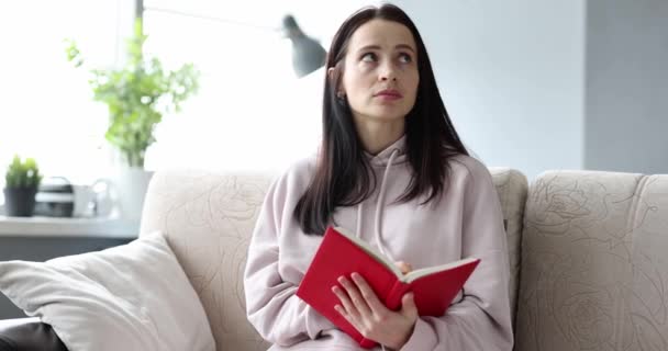 Mladá Žena Píše Doma Smutné Básně Filmu Koncept Plánování Deníku — Stock video