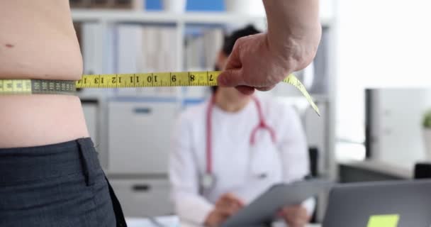 Dottore Conduce Visita Medica Uomo Sovrappeso Stomaco Problema Peso Obesità — Video Stock