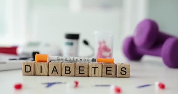 Cukorbeteg Szöveg Fecskendővel Tablettákkal Asztalon Klinikán Endokrin Rendszer Magas Vércukorszintet — Stock videók