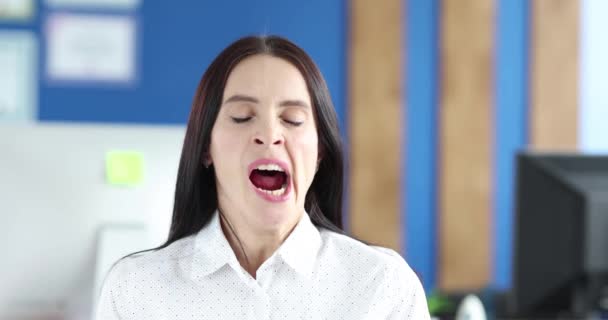 Young Woman Yawning Office Movie Slow Motion Insomnia Treatment Concept — Stock Video