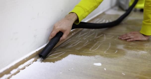 Worker Vacuums Room Repairing Plaster Walls Whitewashing Ceiling Apartment Renovation — Stock Video