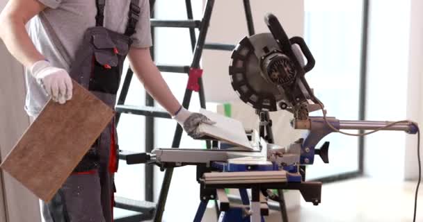 Handyman Takes Cut Parquet Tile Sawing Machine Renovated Apartment Slow — Vídeo de stock