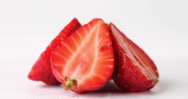 Pyramid Strawberries Halves White Background Composition Summer Berries Turning Organic — Vídeo de Stock