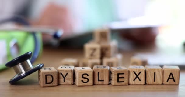 Klinikteki Tahta Küplerde Disleksi Yakın Çekim Yüzeysel Odaklanma Tıbbi Düzeltme — Stok video