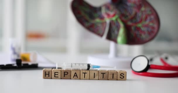 Jeringa Con Aguja Para Tratamiento Del Hígado Hepatitis Clínica Tratamiento — Vídeo de stock