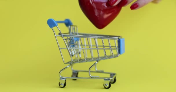 Red Heart Love Symbol Shopping Cart Concept Buying Heart Money — Stock Video