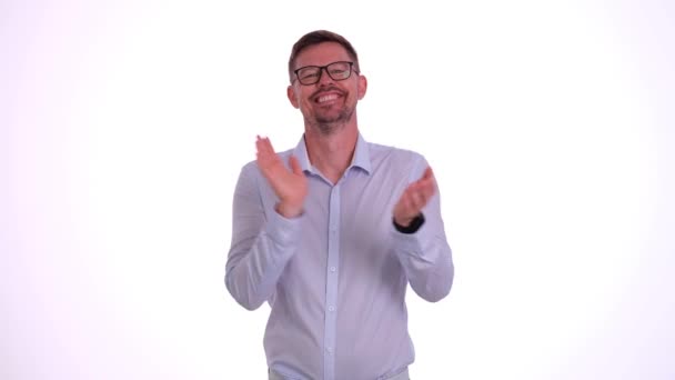 Άνθρωπος Αισθάνεται Ευτυχισμένος Και Χειροκροτεί Απολαμβάνοντας Την Καλή Στιγμή Επιχειρηματίας — Αρχείο Βίντεο