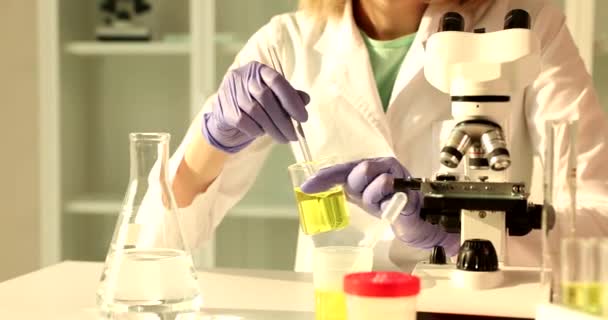 Closeup Scientist Conducting Experiment Yellow Liquid Research Laboratory Researcher Mixing — Stock Video