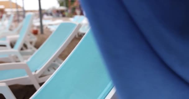 Sun Lounger Blue Towel Beach Summer Time Lifestyle Leisure Concept — Stock Video