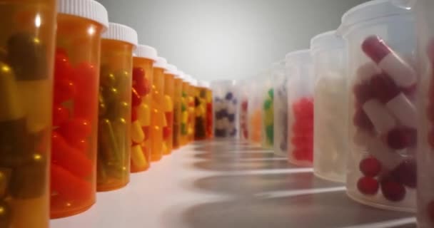 Műanyag Palackok Színes Különböző Tabletták Sok Gyógyszer Étrend Kiegészítők Gyógyítására — Stock videók