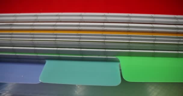 Renkli Yer Imleriyle Kaplanmış Günlük Kağıt Defteri Için Defteri — Stok video