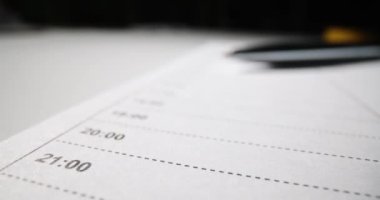 Defterdeki kalem günlüğü süreleri. Çalışma saati planlama ve günlük rutin