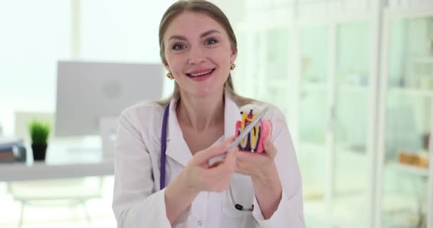 Tandarts Anatomie Van Menselijke Tanden Met Cariës Mondverzorging Cariës Behandeling — Stockvideo