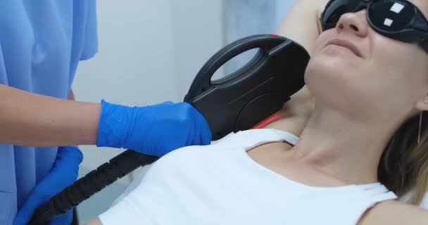 Doctor Removes Hair Armpits Woman Laser Close Medical Equipment Treatment — Stockvideo