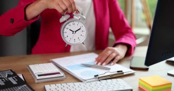 Businesswoman Holding Gray Alarm Clock Her Hands Office Closeup Movie — Αρχείο Βίντεο