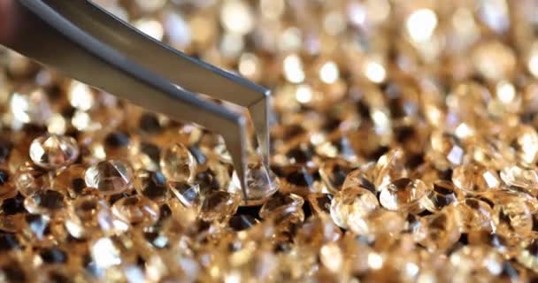 Jeweler Holding Expensive Shiny Diamond Tweezers Closeup Movie Slow Motion — Video Stock