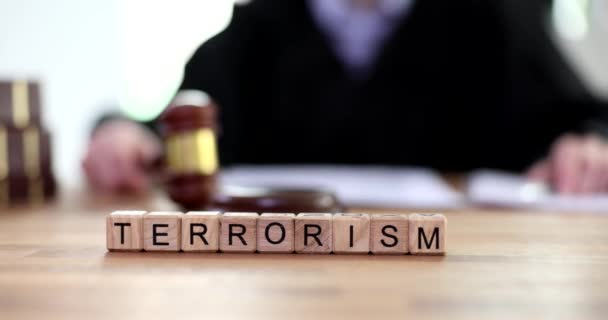 Δικαστής Καταδικάζει Την Τρομοκρατία Στο Διεθνές Ποινικό Δικαστήριο Ευθύνη Για — Αρχείο Βίντεο