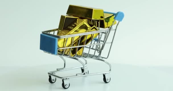 Gold Bars Toy Shopping Cart Spin White Background Studio Trade — Stock Video