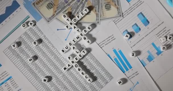 Bílé Krychle Křížovky Vztahující Obchodní Sféře Dát Diagramy Statistické Papíry — Stock video