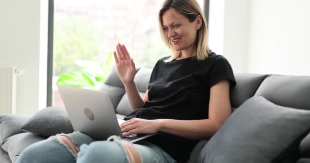 Frilansare Som Har Online Möte Med Kollegor Laptop Kvinna Som — Stockvideo