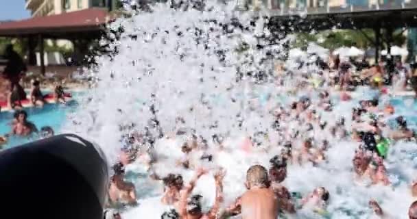 Foam Party Beach Pool Blowing Cannon Entertainment Tourists — Stock video
