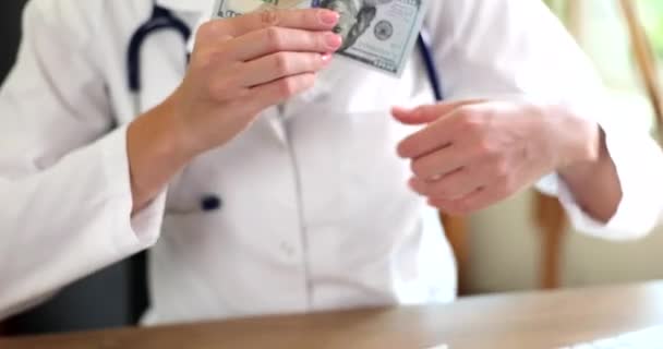 Doctor Puts Bribe Pocket Medical Gown Bribery Corruption Crimes Medicine — 비디오