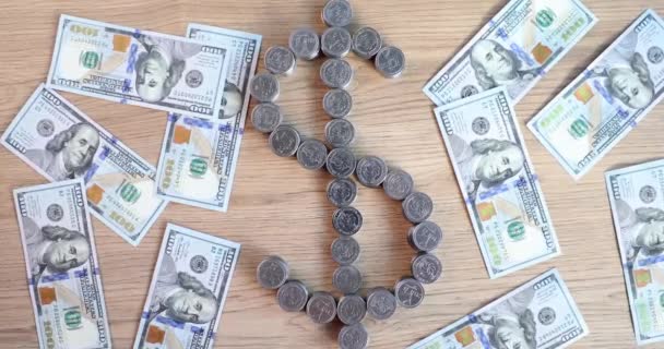 一堆堆的美元标志硬币和美国钞票 美国的通货膨胀或银行存款 — 图库视频影像