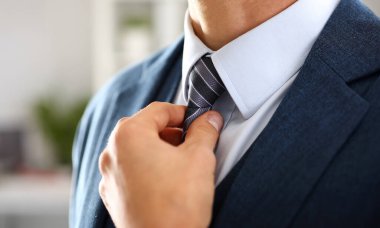 Mavi takım elbiseli erkek kol kravat closeup ayarlayın. Beyaz yakalı Yönetimi iş ciddi hareket Sekreter öğrenci lüks resmi röportaj executive Ajan evlilik mağaza kurumsal zerafet istihdam hazırlık