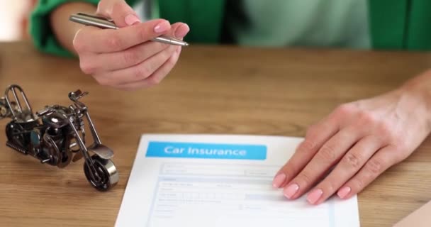 Agent Offering Insurance Form Pen Signing Get Car Insurance Deal — Vídeo de Stock