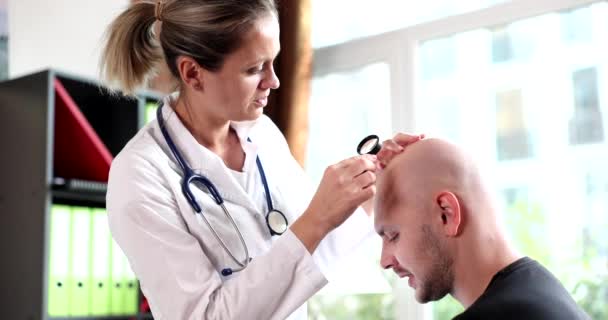Female Trichologist Magnifying Glass Checks Bald Head Adult Man Trichologists — Video