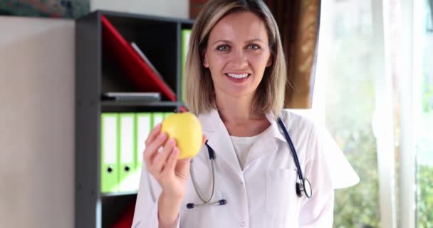 Smiling Female Doctor Nutritionist Yellow Pear Health Care Medicine Healthy — Vídeos de Stock