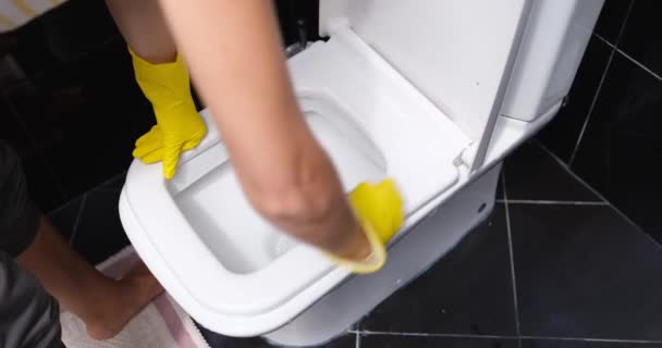 Woman Wearing Gloves Washes Toilet Bowl Sponge Bathroom Toilet Cleaning — 비디오