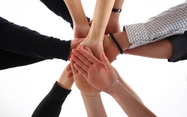 Takım elbiseli insanların grup grup kazanmak closeup için elinde geçti. Beyaz yakalı liderlik yüksek beş işbirliği girişimi başarı kurumsal yaşam tarzı arkadaşlık anlaşma yığın yığın kavram