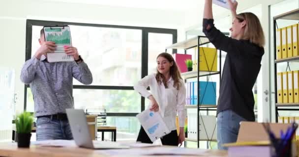 Happy Office Team Having Fun Party Celebrating Good Result Teamwork — Stock Video