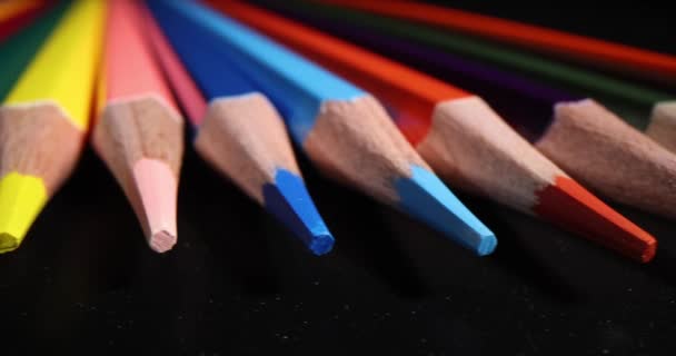 Crayons Couleur Sur Fond Noir Ensemble Crayons Multicolores — Video