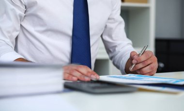 Katip insan kollarında gümüş kalem ile office işyerinde evrak tatlı şey. Personel kıyafet işçi iş teklif istemci ziyaret çalışma meslek patron Pazar fikir çalıştırıcı eğitim