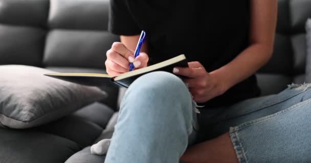 Freelancer Writes Weekly Plans Black Paper Planner Apartment Remote Lady — Stock Video