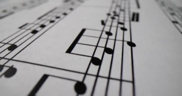 Ноутбук Музыкальными Нотами Исполнения Симфонии Концерте Бумажный Лист Нотами Классической — стоковое видео