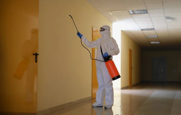 Contractor Disinfects Office Corridor Coronavirus Covid Disinfectant Protective Suit Mask — Stock Photo, Image
