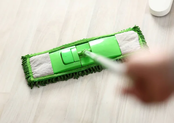 Trapeador Plástico Verde Limpieza Laminado Luz Sucia Primer Plano — Foto de Stock