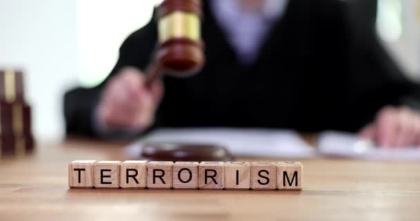 Palavra Terrorismo Juiz Tabela Julgamento Terrorismo Internacional Problema Global — Vídeo de Stock