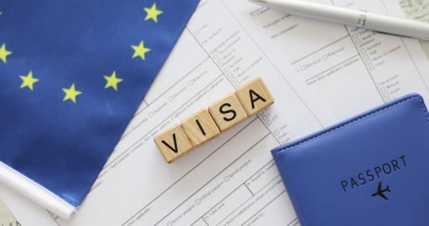 Euビザとパスポートに記入するための重要なフォーム Eu諸国への居住許可の移動 — ストック動画