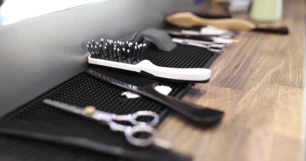 Friseur Accessoires Für Friseur Prozess Auf Den Tisch Gestellt Männliche — Stockvideo