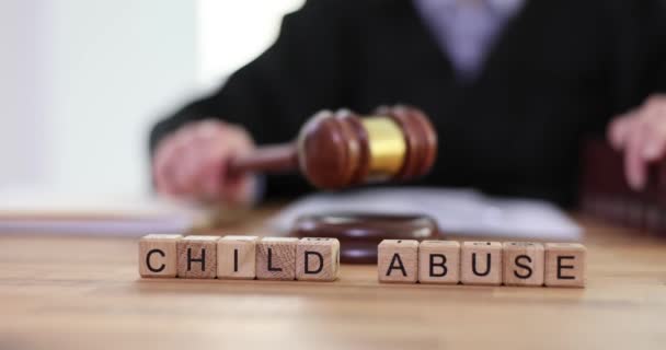 Texto Ley Sobre Abuso Infantil Leyes Juez Protección Los Derechos — Vídeo de stock