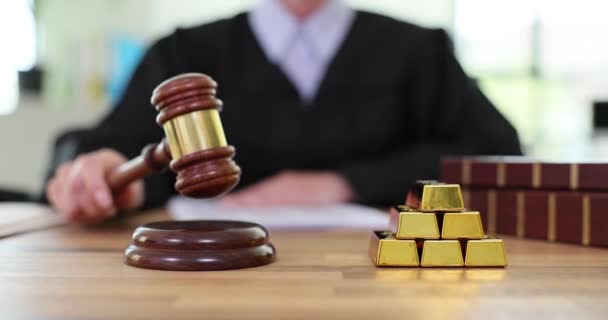 Конфискация Золотых Финансовых Преступлений Зале Суда Золотодобыча Правовые Проблемы Судебные — стоковое видео